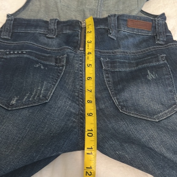 Blank NYC Size 25 Skinny Leg Overalls Whiskered Fading Ankle Zipper - Picture 11 of 13